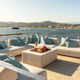 ELYSIUM I - top deck seating