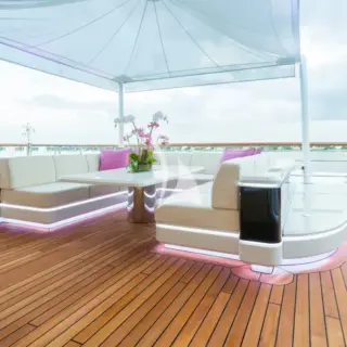 Top deck aft