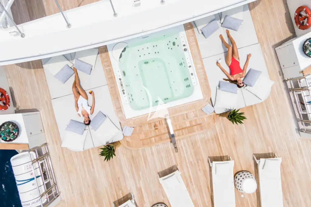 KATINA - Sundeck Jacuzzi