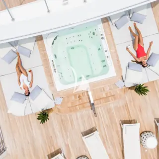 Sundeck Jacuzzi