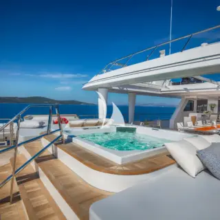 Jacuzzi on sundeck
