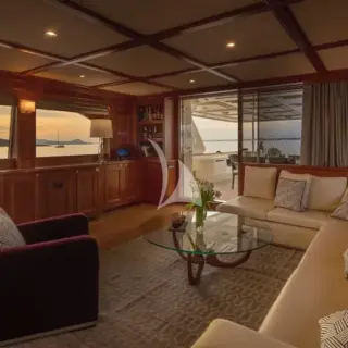 Main Deck - Salon