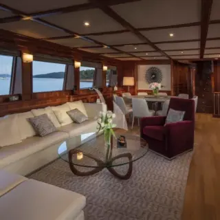 Main Deck - Salon