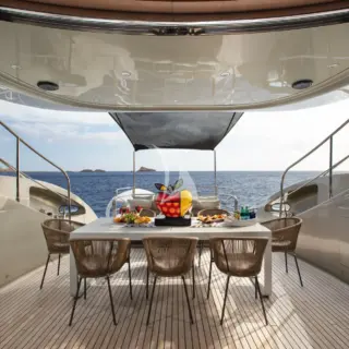 Main deck exterior dinning