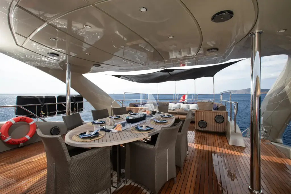 YCM 120 - Top deck dinning