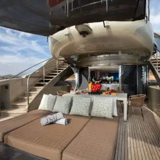 Main deck rear