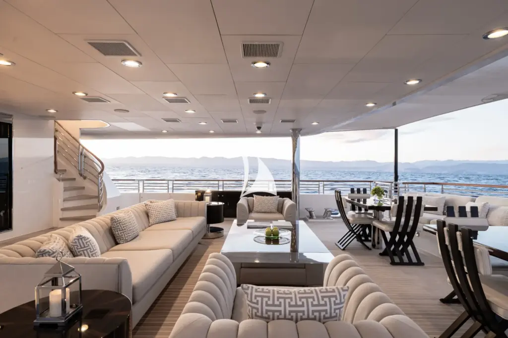 CARPE DIEM - Main deck aft
