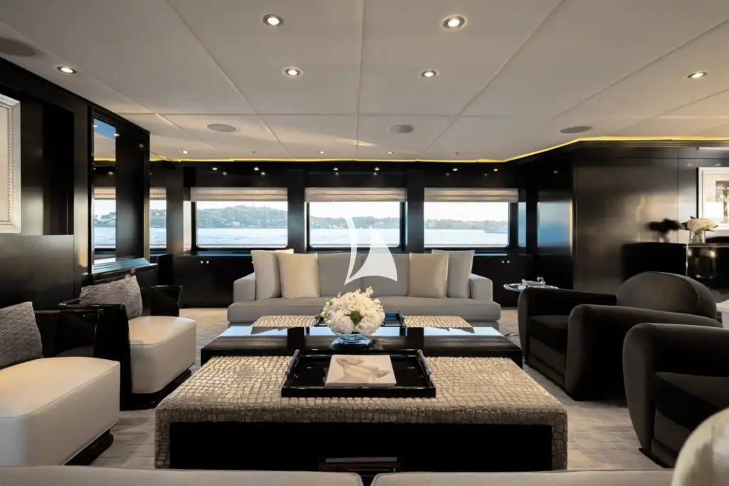 CARPE DIEM - Main deck lounge