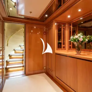 Lower deck