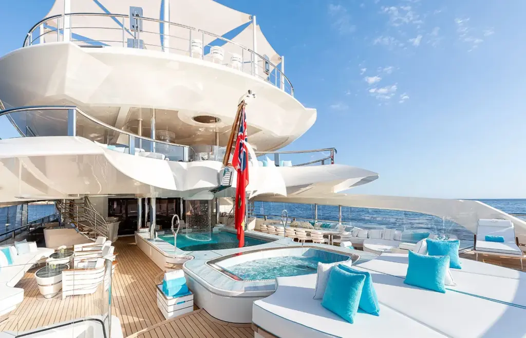 LADY S - MAIN DECK AFT