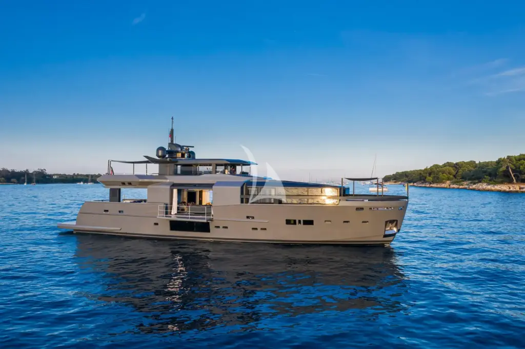 SEA CORAL II - SCII At anchor