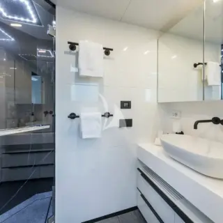 Bathroom - 5th convertible cabin