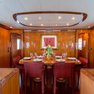 Formal dining zone