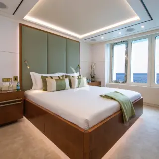 Emerald green VIP - main deck