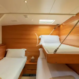 Twin cabin with Pullman Bed