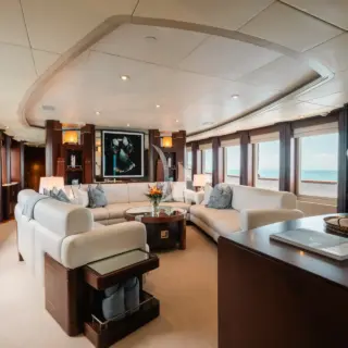 DE LISLE III - Main Saloon