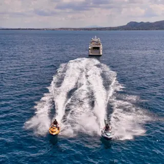 STAR LINK - Two jet skis
