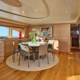 STAR LINK - Dining area inside
