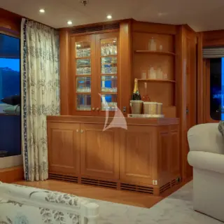 Main salon details