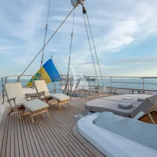 Main deck stern