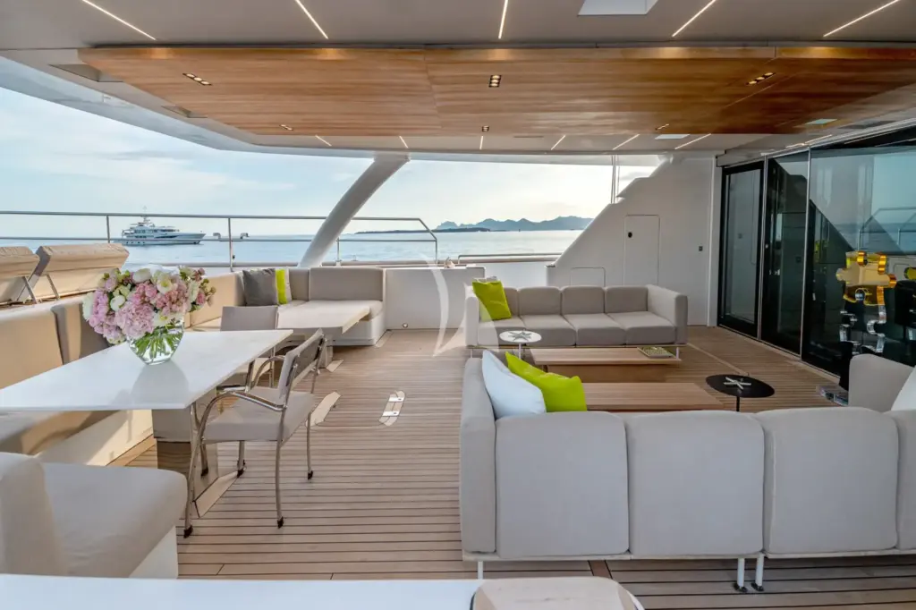 SPIRIT OF THE C'S - Main deck aft