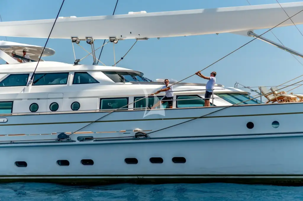 SPIRIT OF THE C'S - Crew in operation