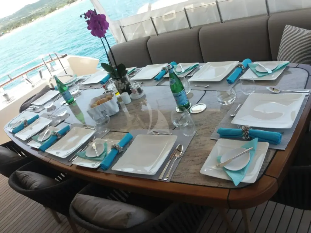 VIVALDI - Aft deck dining 