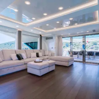 VIVALDI - Main Salon