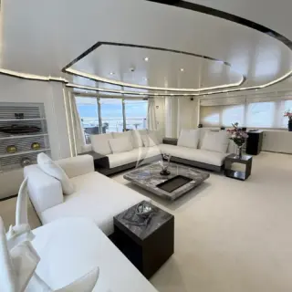 Upper salon refitted May 2023 (professional photoshoot coming soon)