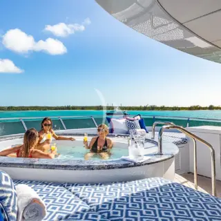 Sun deck Jacuzzi