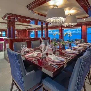 Main Salon Dinning