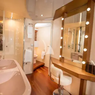 HEARTBEAT OF LIFE - Master cabin bathroom