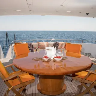 HEARTBEAT OF LIFE - Aft deck dining area