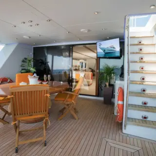HEARTBEAT OF LIFE - Aft deck dining area