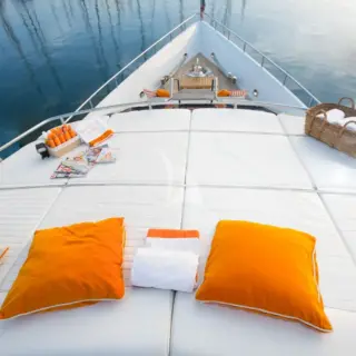 HEARTBEAT OF LIFE - Foredeck