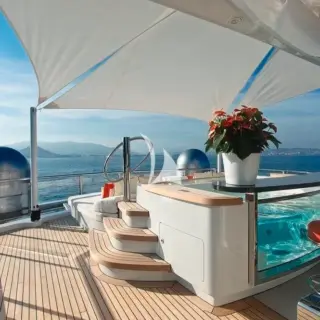 Sundeck Pool and Bat