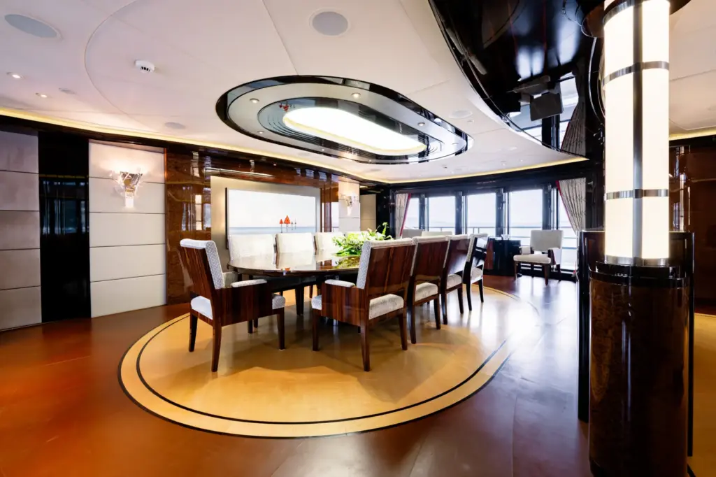 ARIENCE - Dining Room