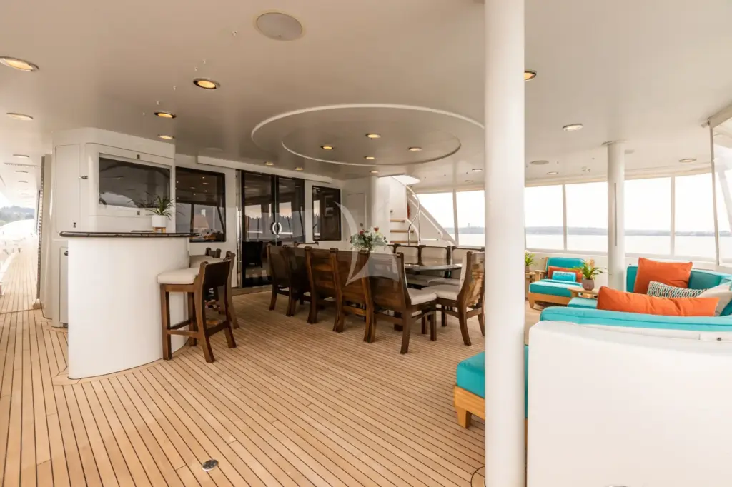 SERENGETI - Main Aft Deck