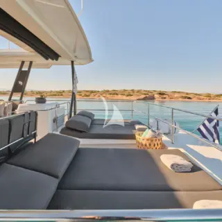 ChristAl MiO - Fly bridge sun lounges