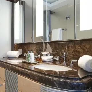 Double shower en suite shower room