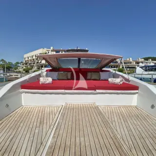 Bow sunbathing with Bimini