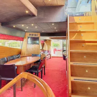 DINING INTERIOR