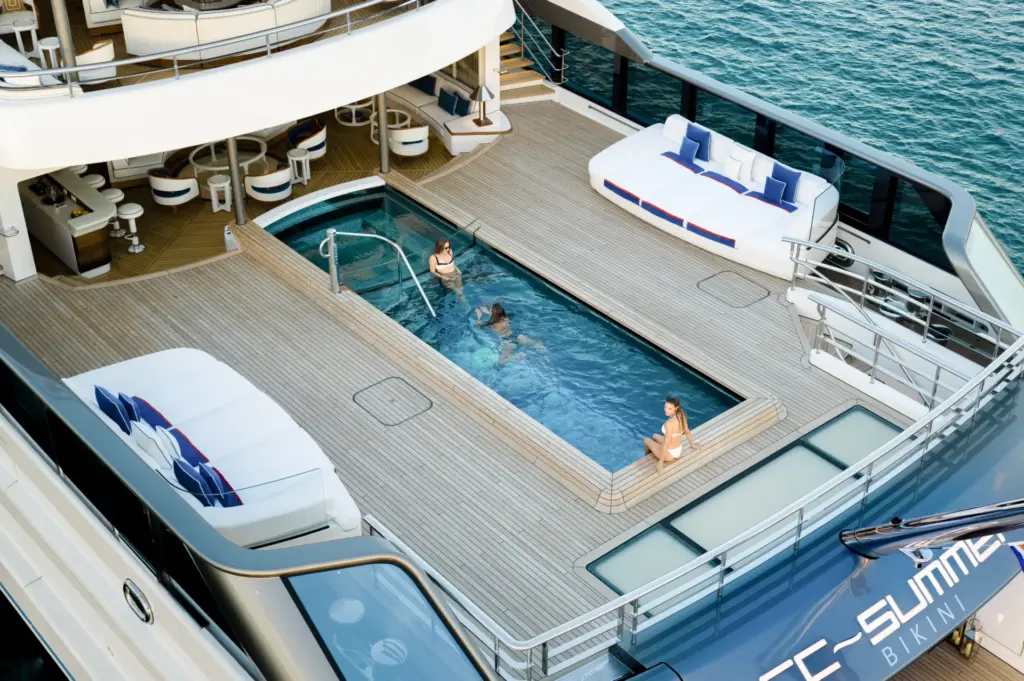 CC-SUMMER - Swimming Pool (Main Deck)