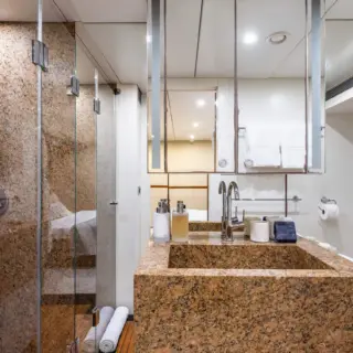 SEA AXIS - King Stateroom En-suite
