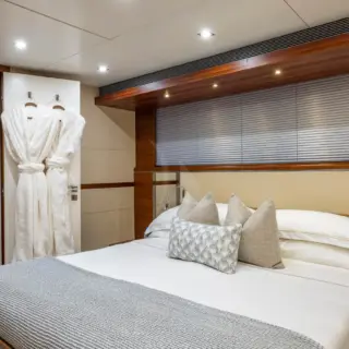 SEA AXIS - King Stateroom Mid Ship (port)