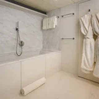 SEA AXIS - Master En-Suite Tub 