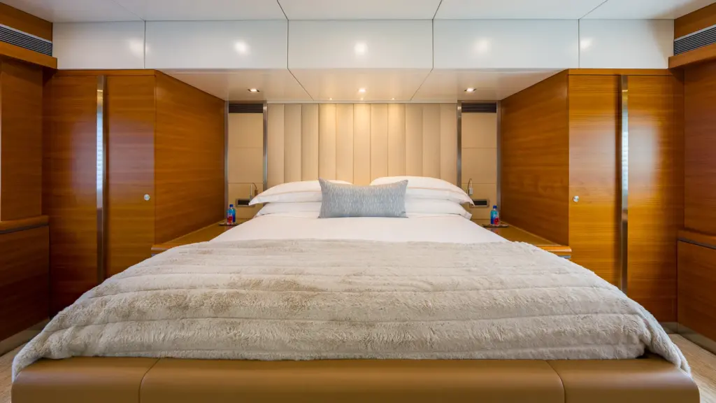 SEA AXIS - On Deck Master King Stateroom 