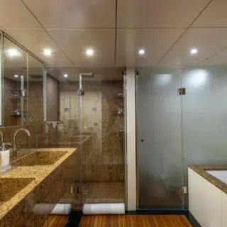 SEA AXIS - Master En-Suite w His & Hers Sinks, Stand Up Shower and Soaking Tub 
