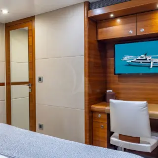 SEA AXIS - King Stateroom Mid Ship (port)