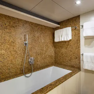 SEA AXIS - Master En-Suite w His & Hers Sinks, Stand Up Shower and Soaking Tub 